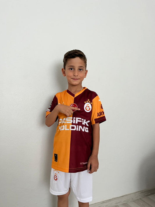 Galatasaray 5 Yıldız Ev Sahibi Forma ( Çocuk Bedenler )