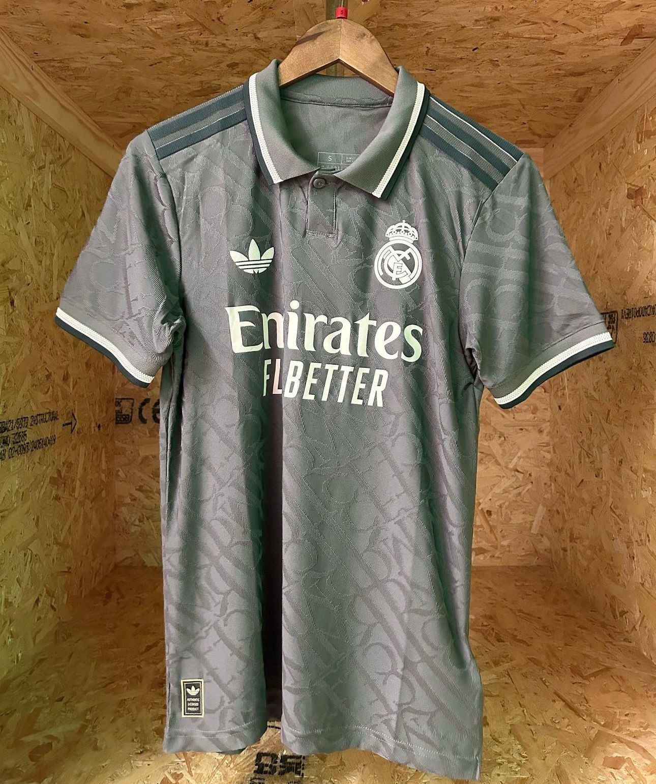 Real Madrid 3 Forma Yakalı