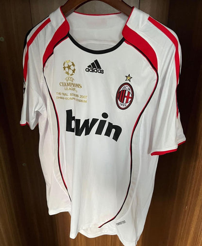 Milan Beyaz Efsane Forma