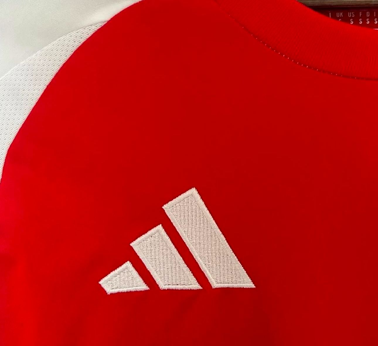 Arsenal 2024/25 Ev sahibi forma